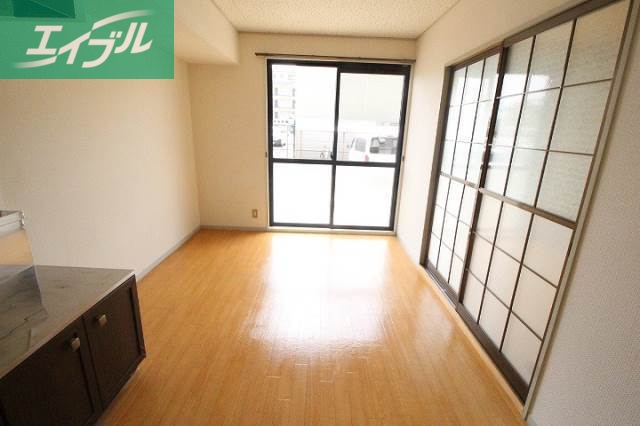 居室・リビング　居間