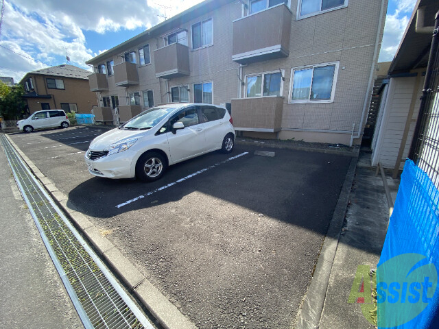 ハピネスの駐車場