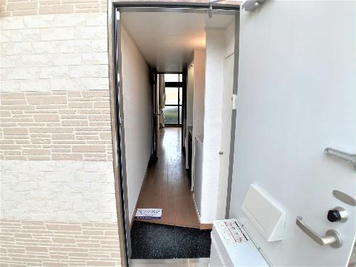 エントランス　設備・仕様は号室により異なる為、現況を優先致します。