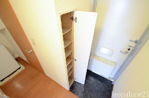 エントランス　設備・仕様は号室により異なる為、現況を優先致します。