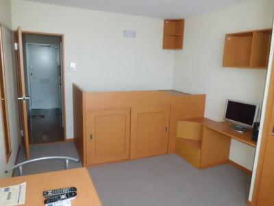 居室・リビング　下部が収納になっているベッド。