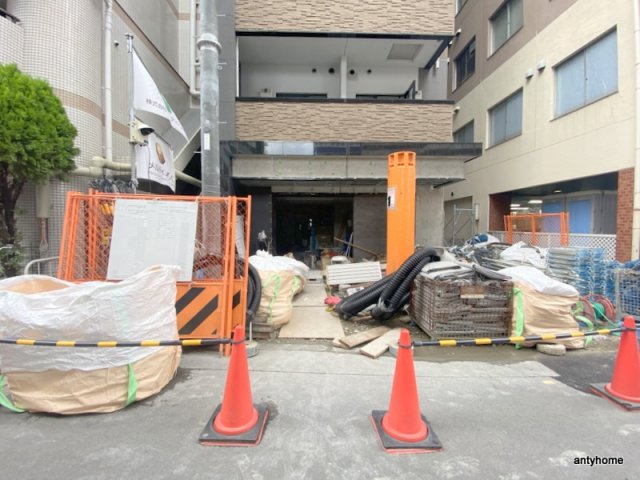 【大阪市東成区中本のマンションのエントランス】