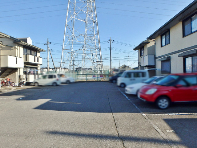 【セジュールラムタラ Aの駐車場】