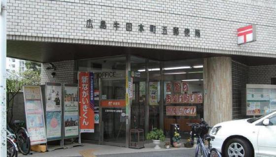 【広島市東区牛田本町のマンションの郵便局】