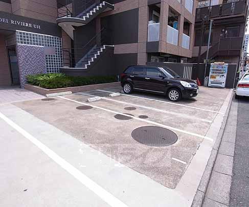 【宇治市宇治のマンションの駐車場】