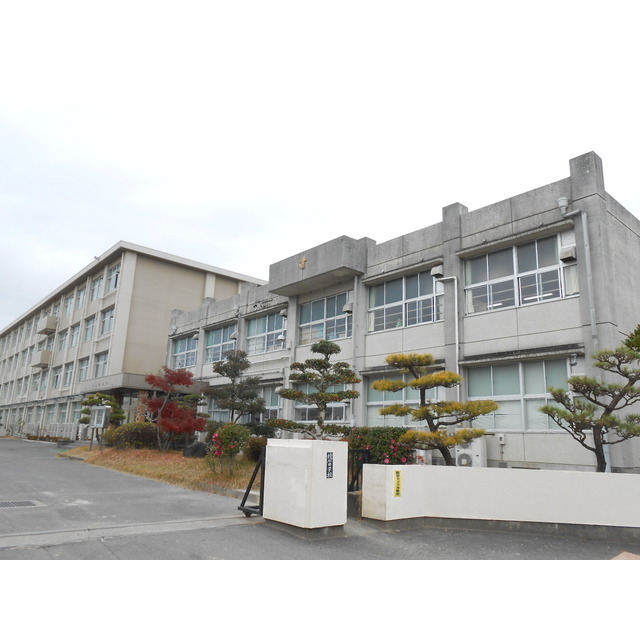 中学校　境川中学校（中学校）まで1700m