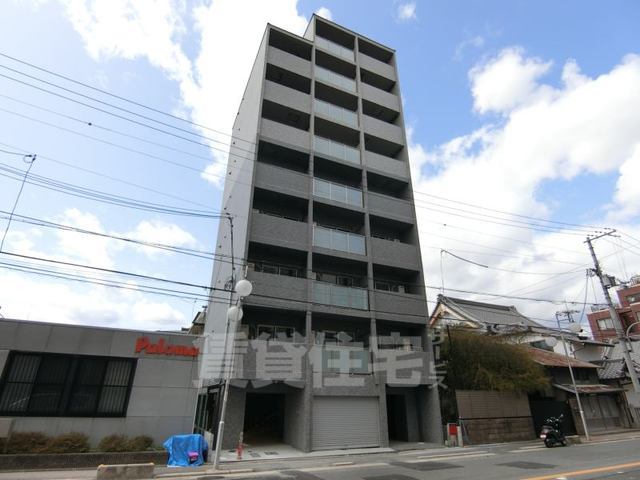 【京都市南区東九条烏丸町のマンションの建物外観】