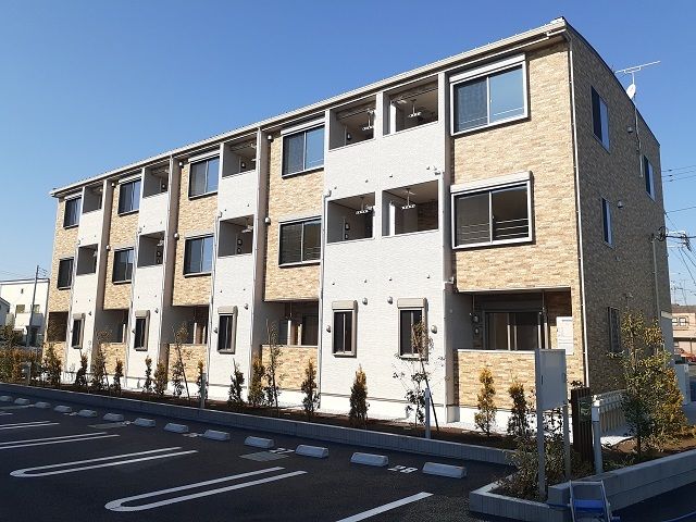 町田市鶴間のアパートの建物外観