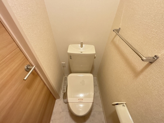 トイレ　温水洗浄便座付きトイレ