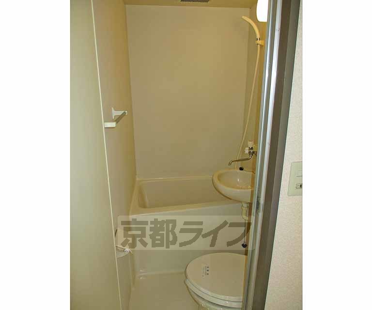 キッチン　一口ＩＨコンロ付きのキッチンです。