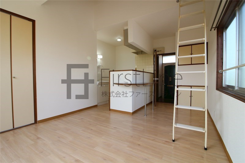 居室・リビング　別棟、同間取りの写真です