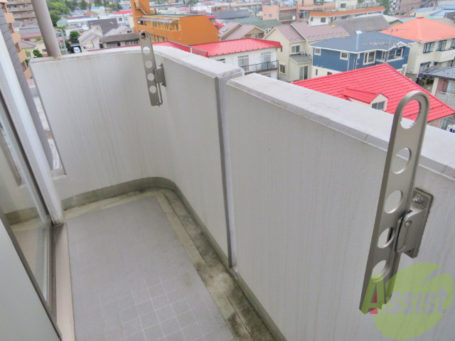 バルコニー　バルコニーには、沢山洗濯物が干せそうですね。