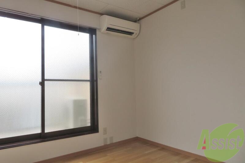 居室・リビング　キレイにリフォームも仕上がりました。エアコン付きがうれしい