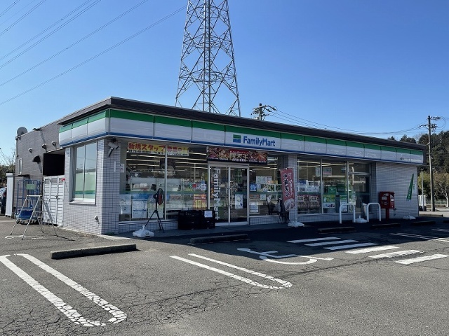 コンビニ　ファミリーマート美濃もみじが丘店（コンビニ）まで708m