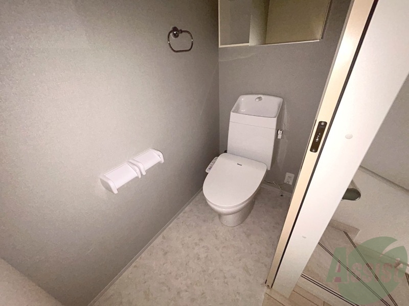 トイレ　広々としたトイレスペースとなっております。
