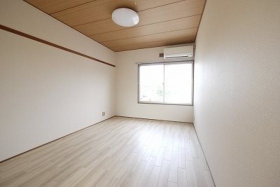 居室・リビング　※他号室の写真です