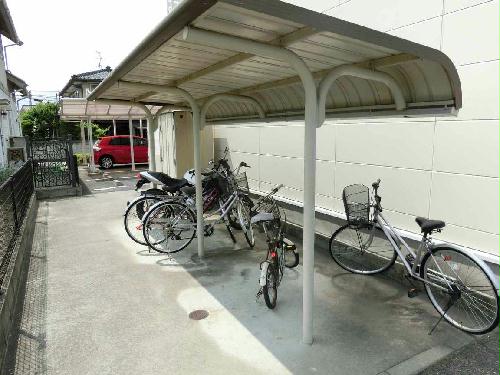 その他共有部分　屋根付き駐輪場あり