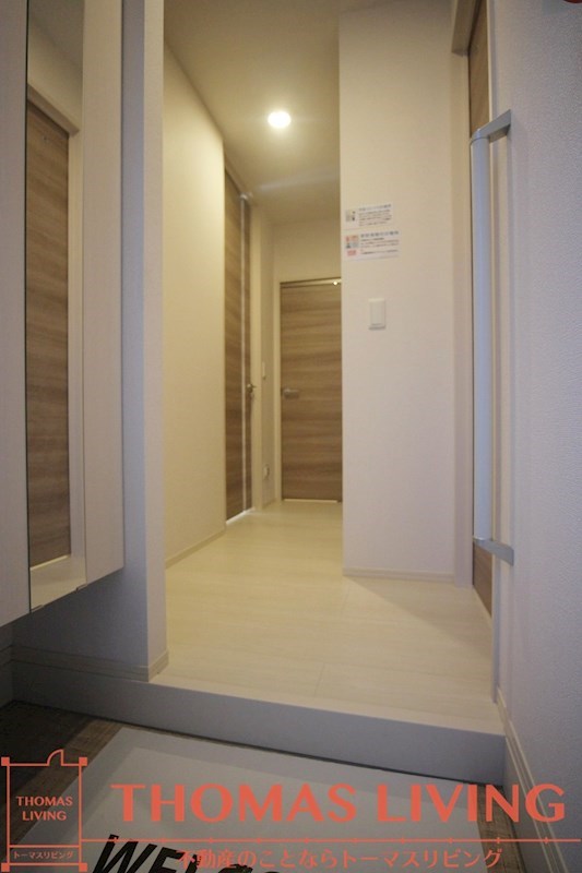 玄関　人感照明付きで夜でも安心の玄関です♪