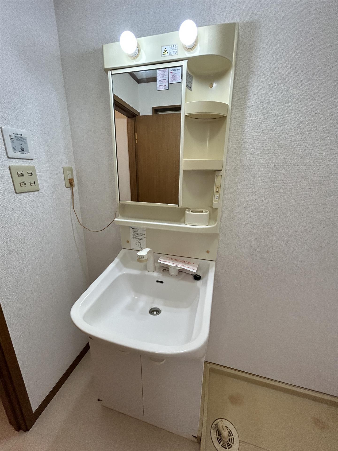 洗面設備　洗髪洗面化粧台