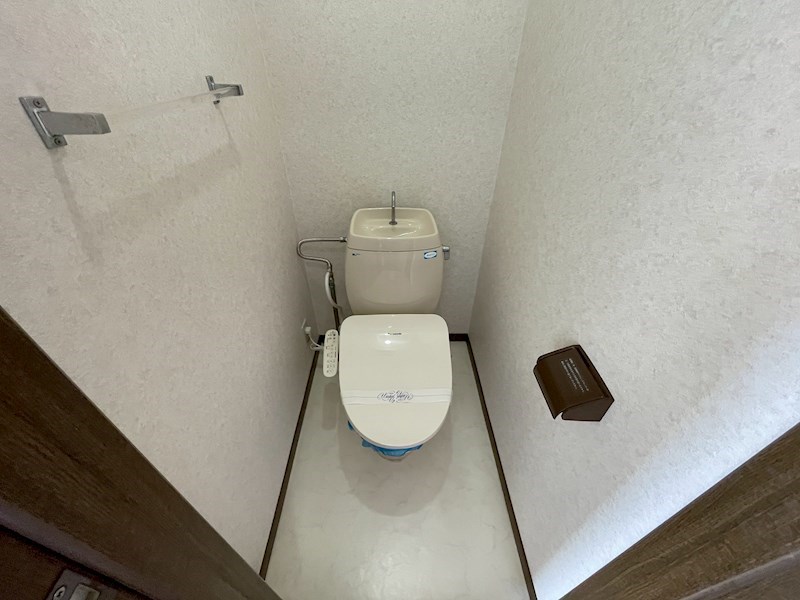 トイレ　温水洗浄便座も付いて清潔なトイレ