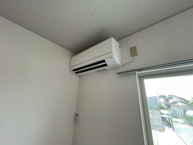 その他設備　エアコン付きの室内で日々の生活も快適に。