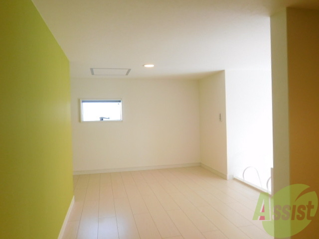 その他部屋・スペース　アクセントクロスになっておりお洒落です