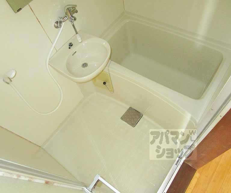 バス・シャワールーム　４０１号室の写真です。