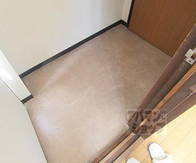 玄関　４０１号室の写真です。