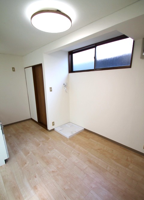 本駒込6丁目戸建の居間写真
