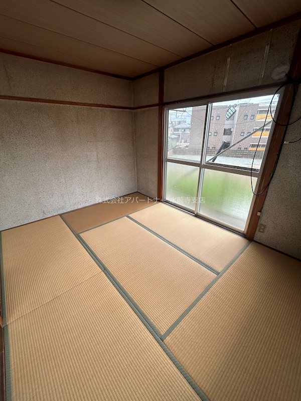 その他設備　畳で落ち着きのある室内です。