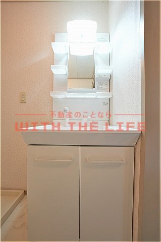 洗面設備　独立洗面台、朝の身支度には欠かせません