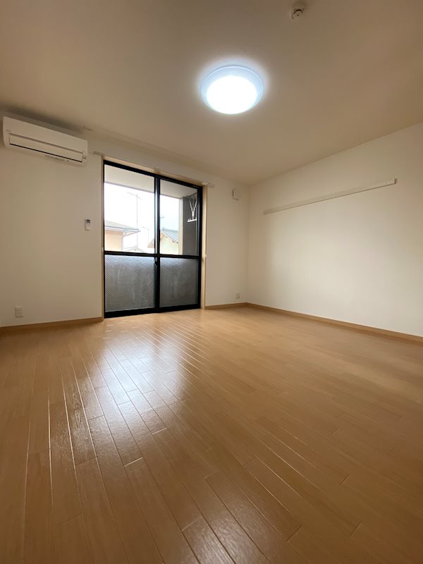 居室・リビング　※別号室の写真です