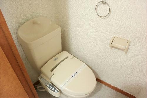 トイレ　温水洗浄便座付き