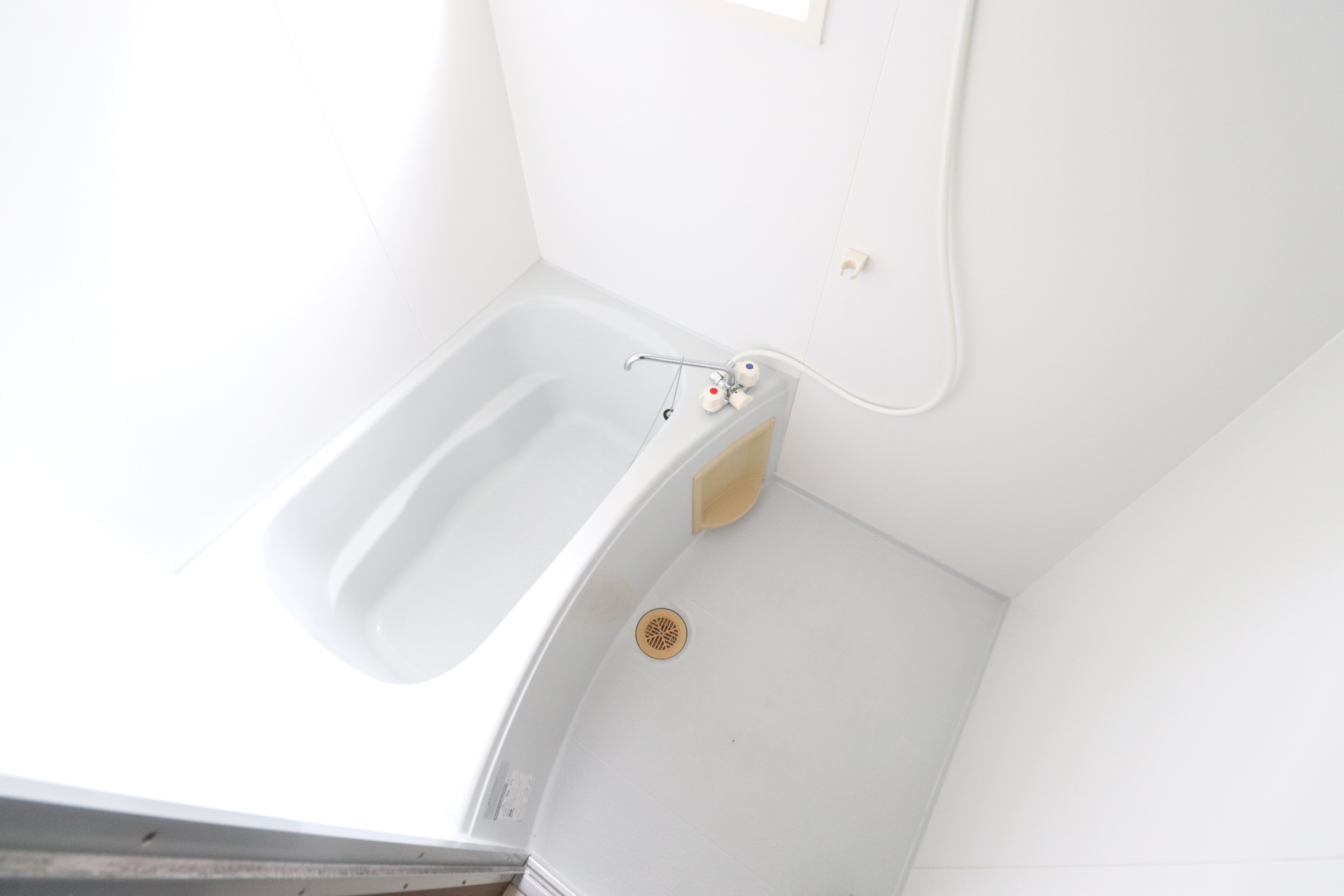 バス・シャワールーム　窓付きの浴室です！