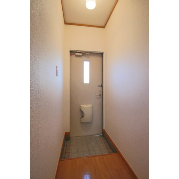 玄関　同じ建物の別のお部屋