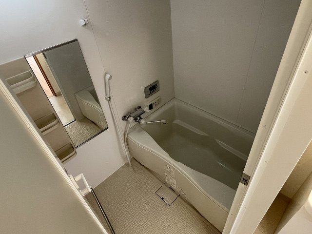 バス・シャワールーム　コンパクトで使いやすいお風呂です