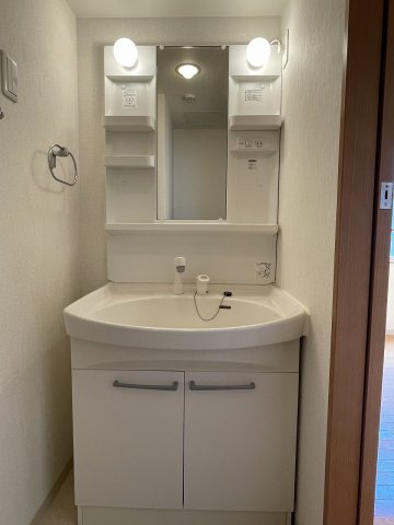 洗面設備　スペースが確保できる洗面所です