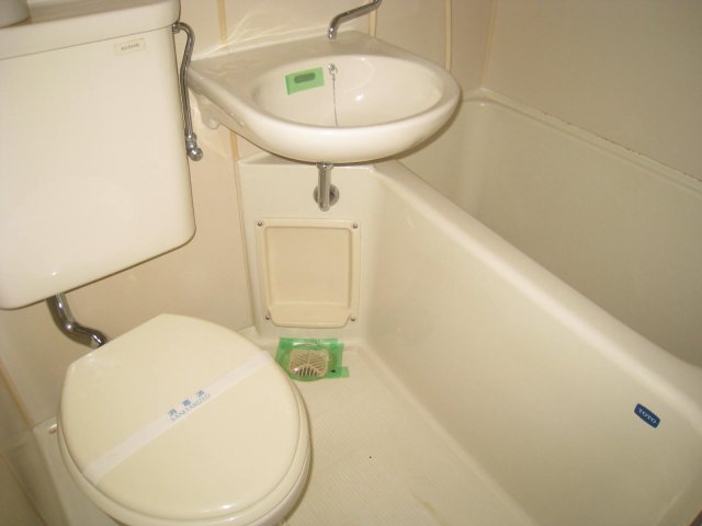 トイレ　同物件、別号室のものです。
