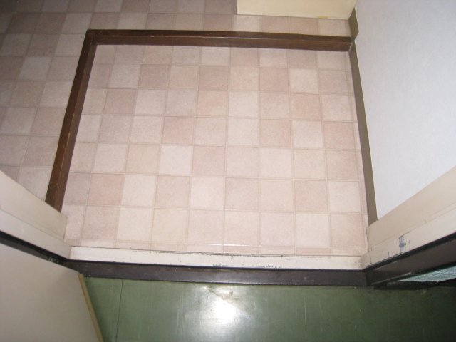 玄関　同物件、別号室のものです。