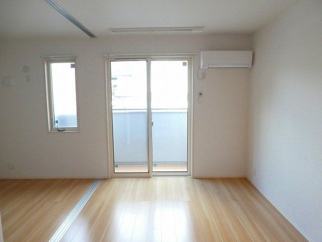 居室・リビング　明るいリビングです。