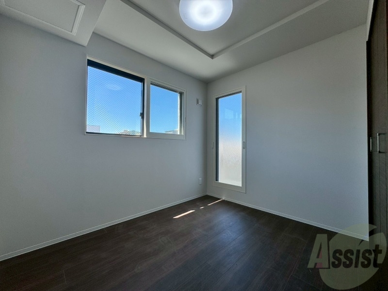 その他部屋・スペース　こちらのお部屋は光が差し込む、温かみのあるお部屋です。