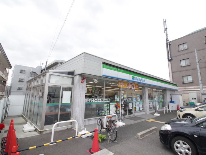 コンビニ　ファミリーマート（コンビニ）まで20m