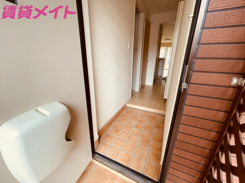 玄関　同型反転参考写真です