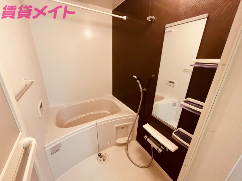 バス・シャワールーム　同型反転参考写真です