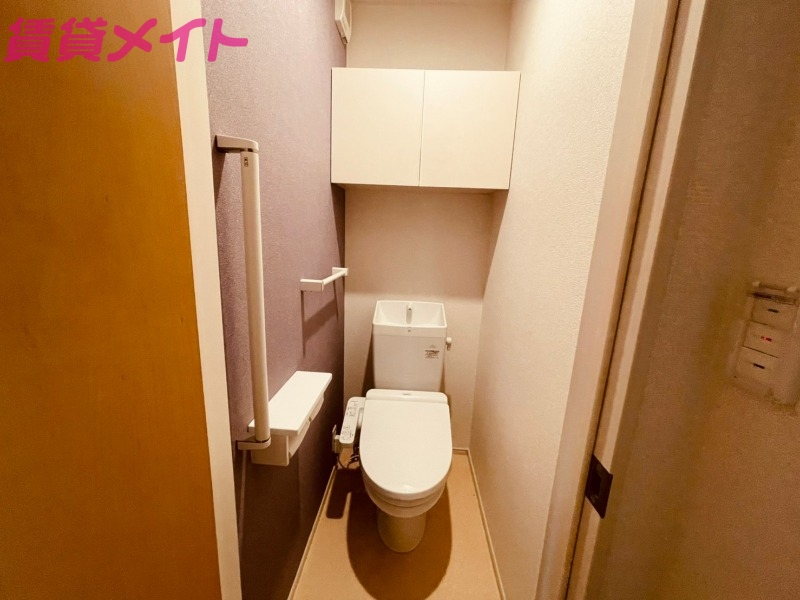 トイレ　同型反転参考写真です