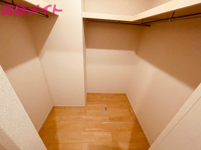 収納　同型反転参考写真です