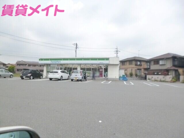 コンビニ　ファミリーマート北勢麻生田店（コンビニ）まで893m