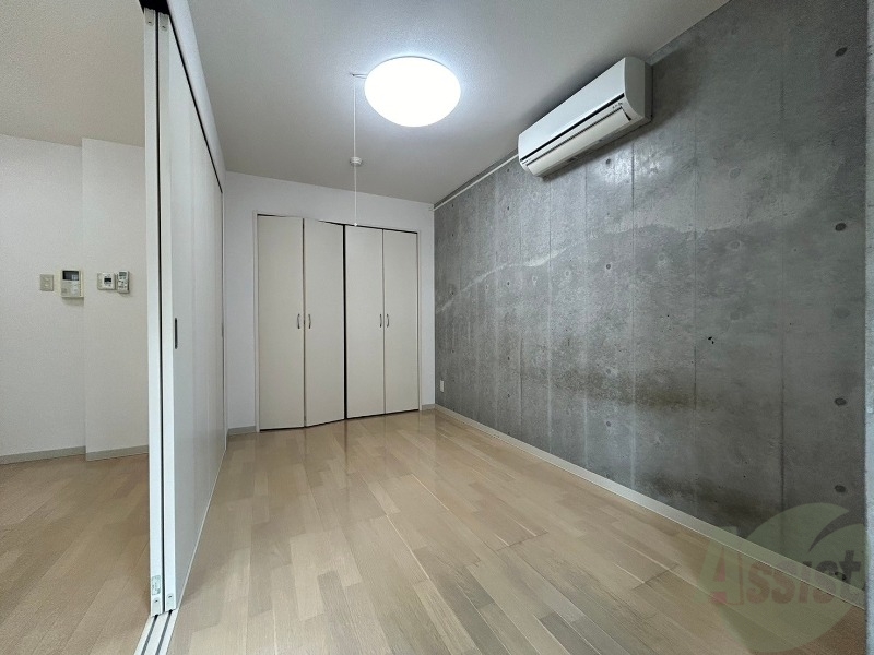 その他部屋・スペース　寝室はこちらです。光が差し込む、温かみのあるお部屋です。