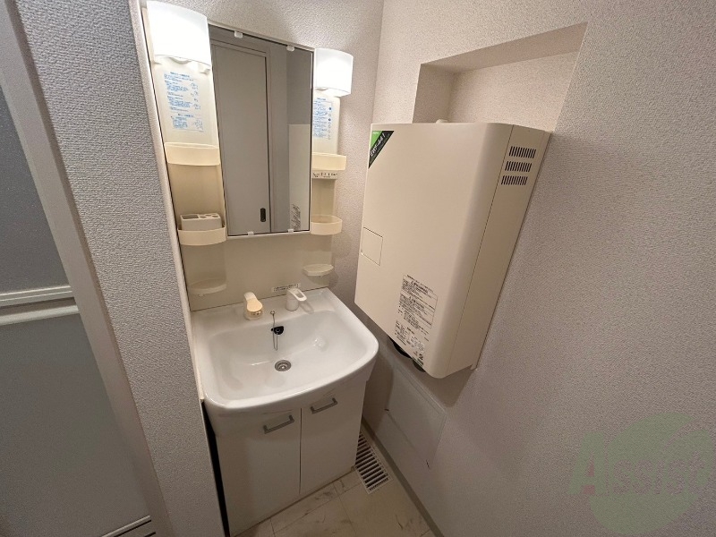 洗面設備　シャンプードレッサー。身支度はここでばっちりですね。