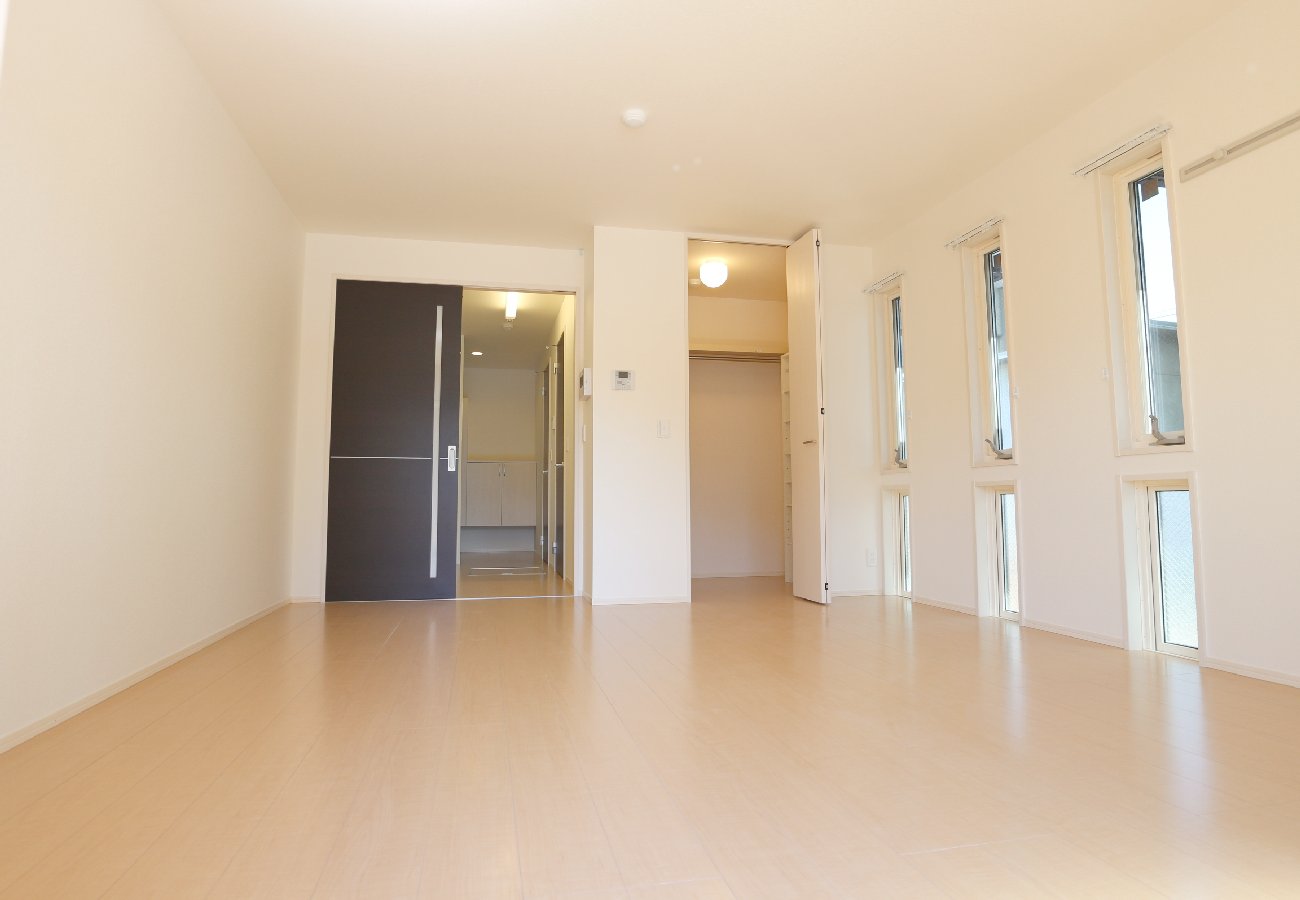 居室・リビング　ウォシュレット＋棚付いてます♪